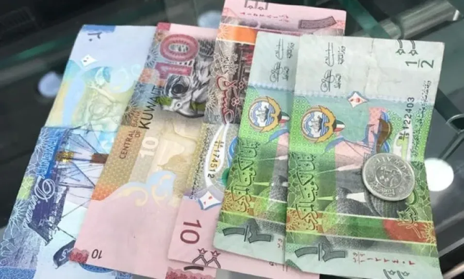 الدينار الكويتي يتأرجح في السوق المصري.. أسعار متغيرة بين البنوك منتصف تعاملات 7 أغسطس